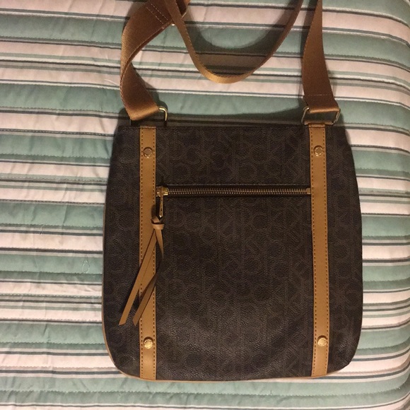 Calvin Klein Handbags - Calvin Klein Crossbody Purse